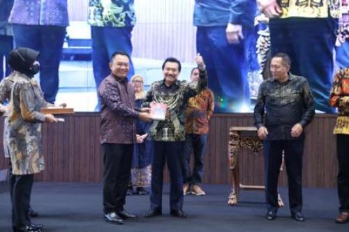 small_40kasad tni-dudung-lounching buku
