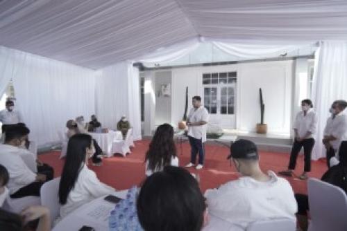 small_7ivan gunawan laznching salon