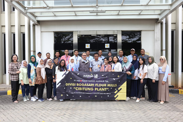 Kunjungan Tim QC dan QA Sari Roti ke pabrik Bogasari Cibitung. foto- dok
