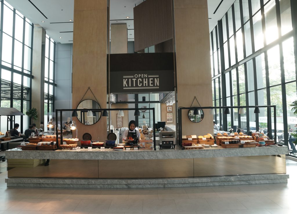 Kiri ke Kanan: Stall Resto, Buffet Resto, Rustik Resto