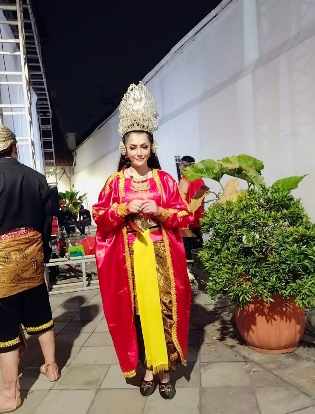 Pementasan teater 'Ratu Kalinyamat' sendiri menampilkan performa akting yang luar biasa dari Neta Gabrynev sebagai Ratu Kalinyamat dan Lucky Moniaga sebagai Aryo Penangsang.