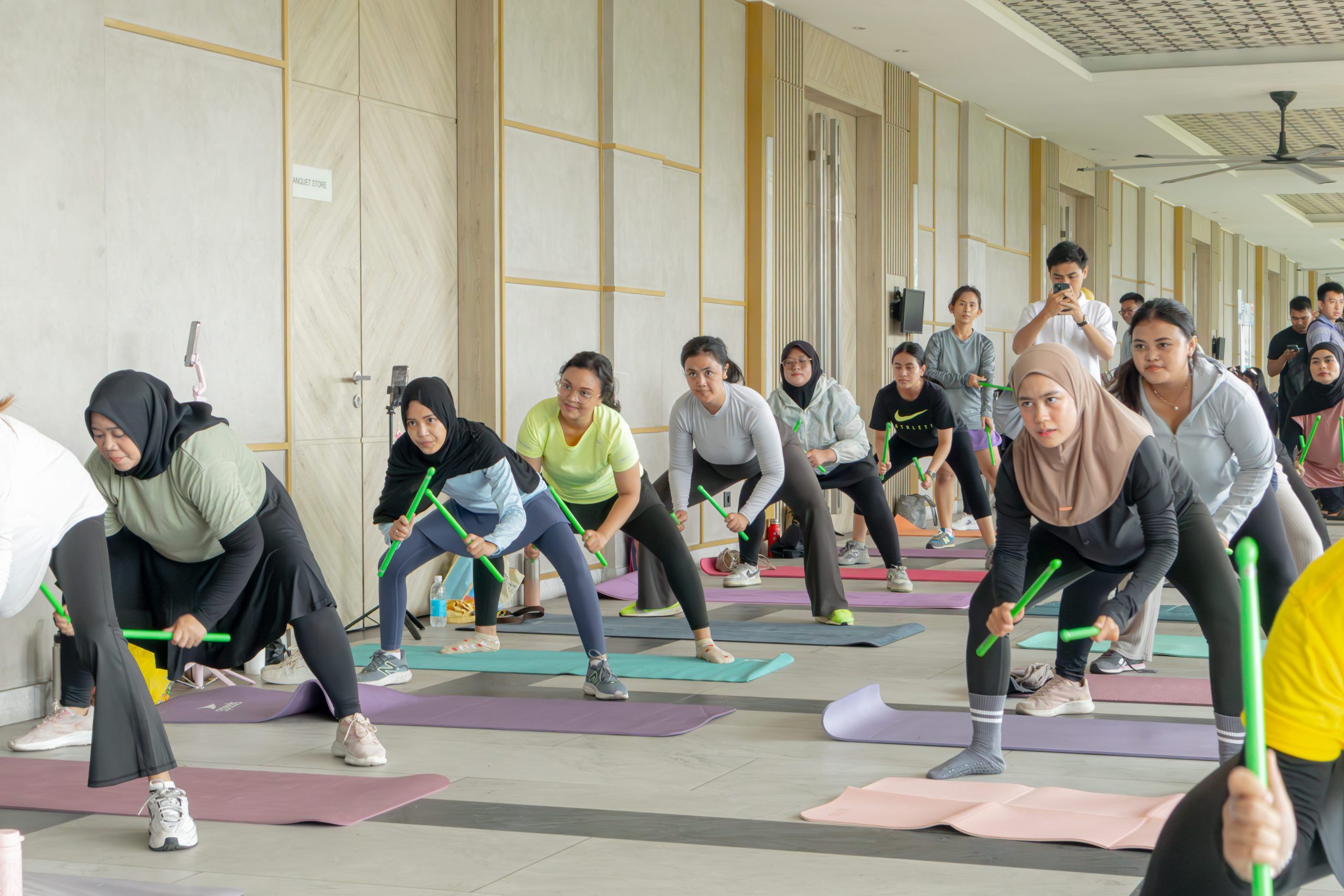 Harris Puri Mansion Gelar Poundfit Class Untuk Hidup Sehat & Seimbang