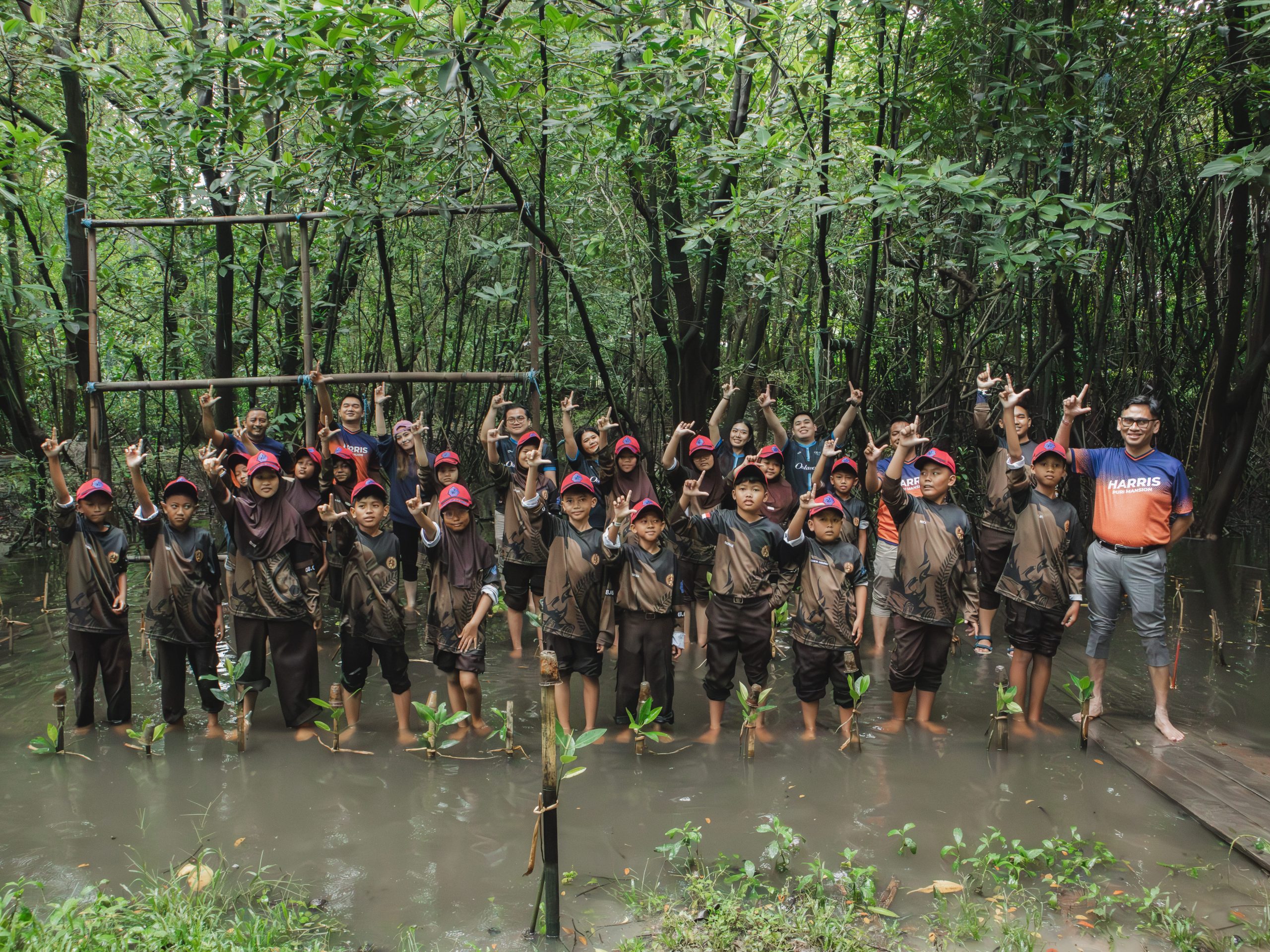 HARRIS Puri Mansion dan Oakwood PIK Jakarta Gelar Mangrove Education & Planting dalam Rangka Memperingati World Environment Education Day 2026